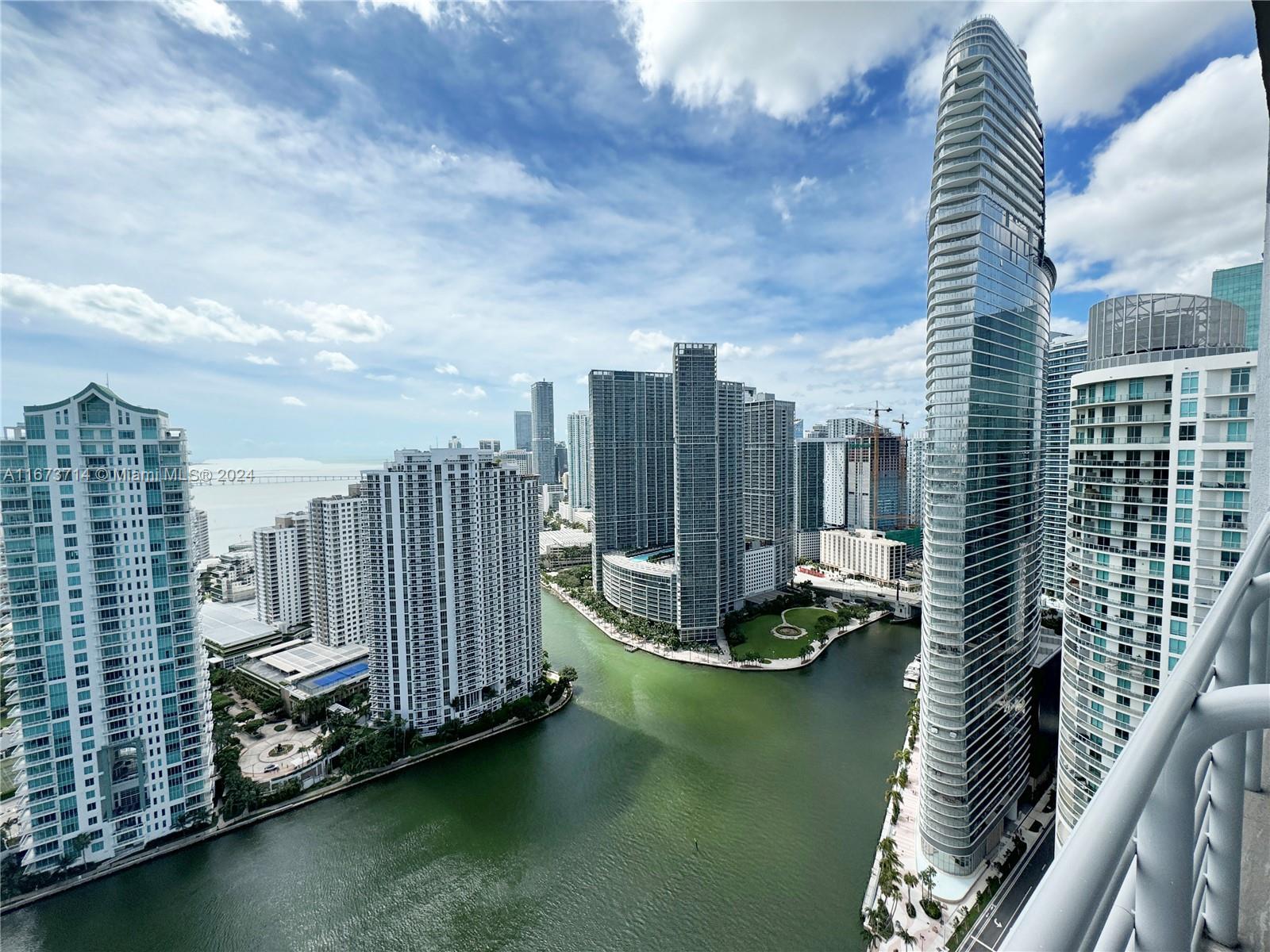 325 S Biscayne Blvd # 19, Miami FL 33131 photo 3