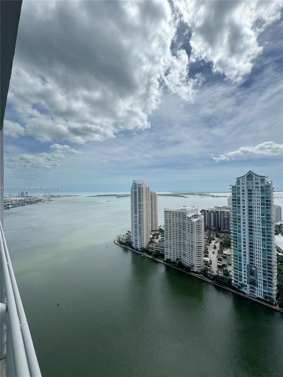 325 S Biscayne Blvd # 19, Miami FL 33131 photo 4
