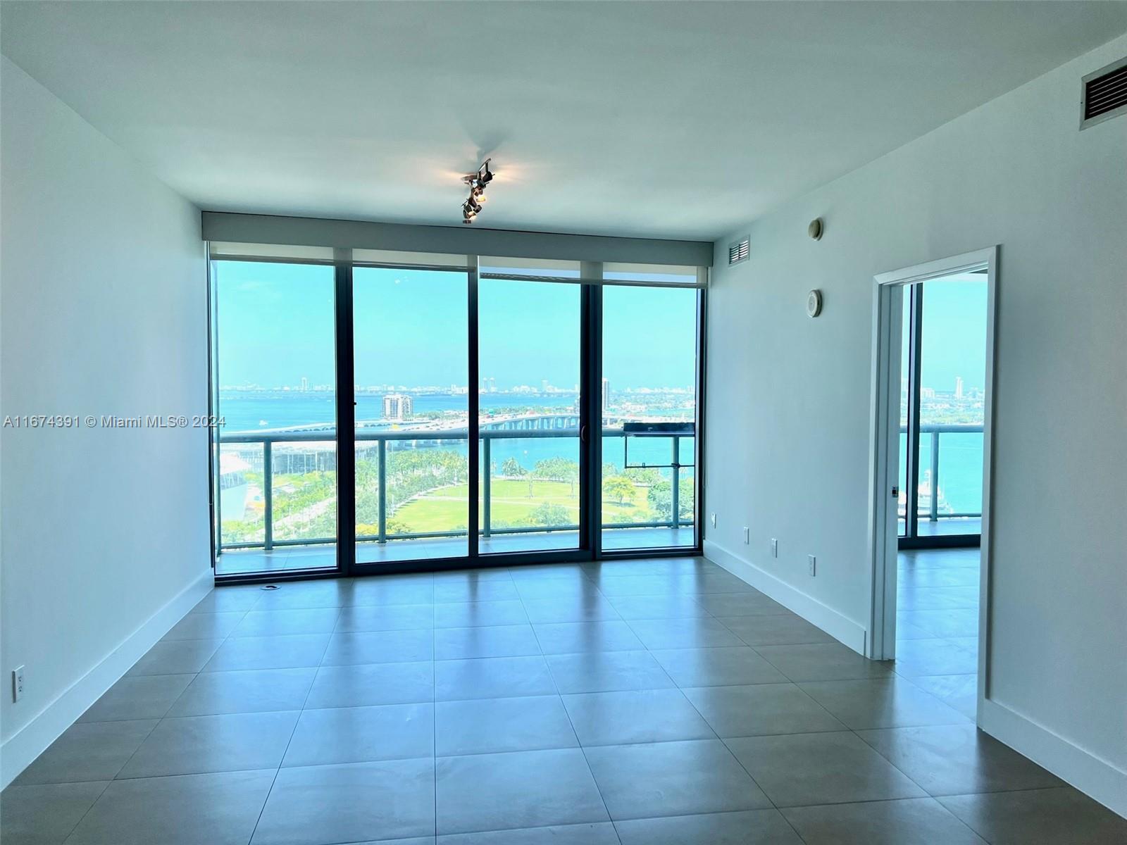 888 Biscayne Blvd # 1811, Miami FL 33132 photo 2