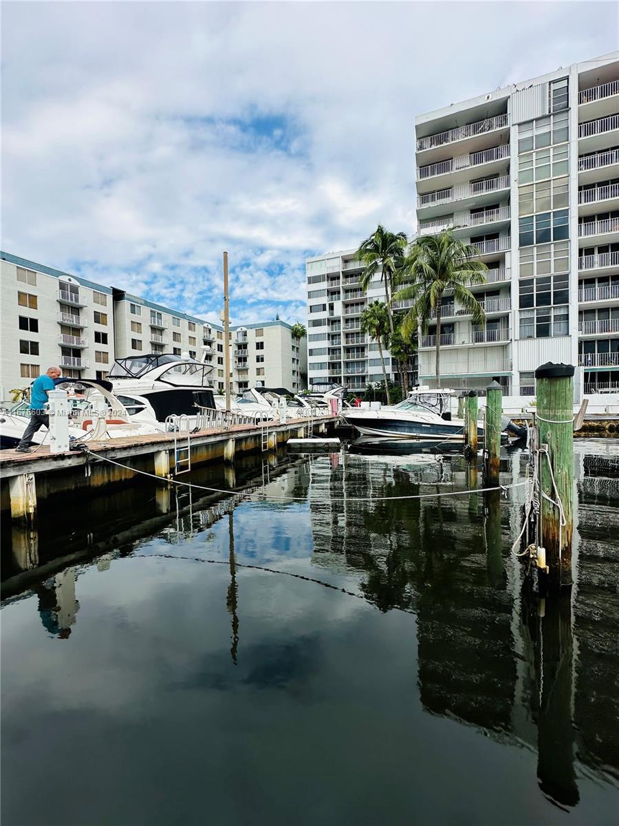 1700 NW N River Dr, Miami FL 33125 photo 2