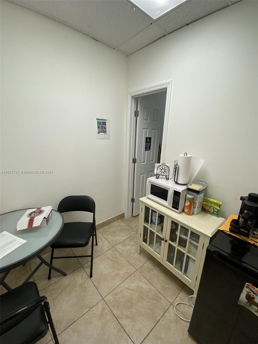 10501 SW 40th St, Miami FL 33165 photo 3