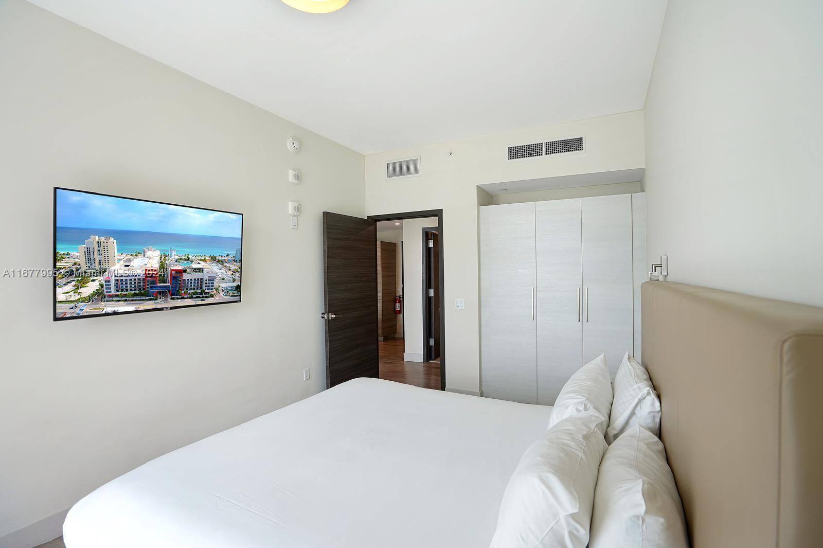 Hollywood, FL 33019 photo 4