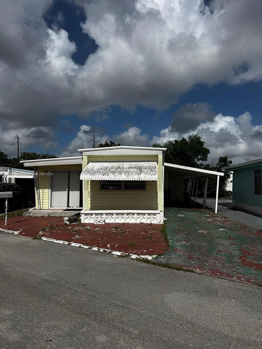 8725 SW 16th St, Davie FL 33324