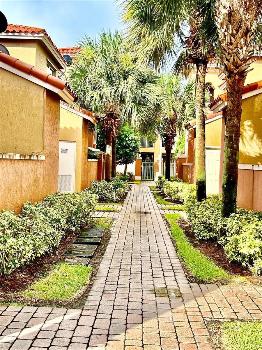 732 SW 106th Avenue, Hollywood FL 33025