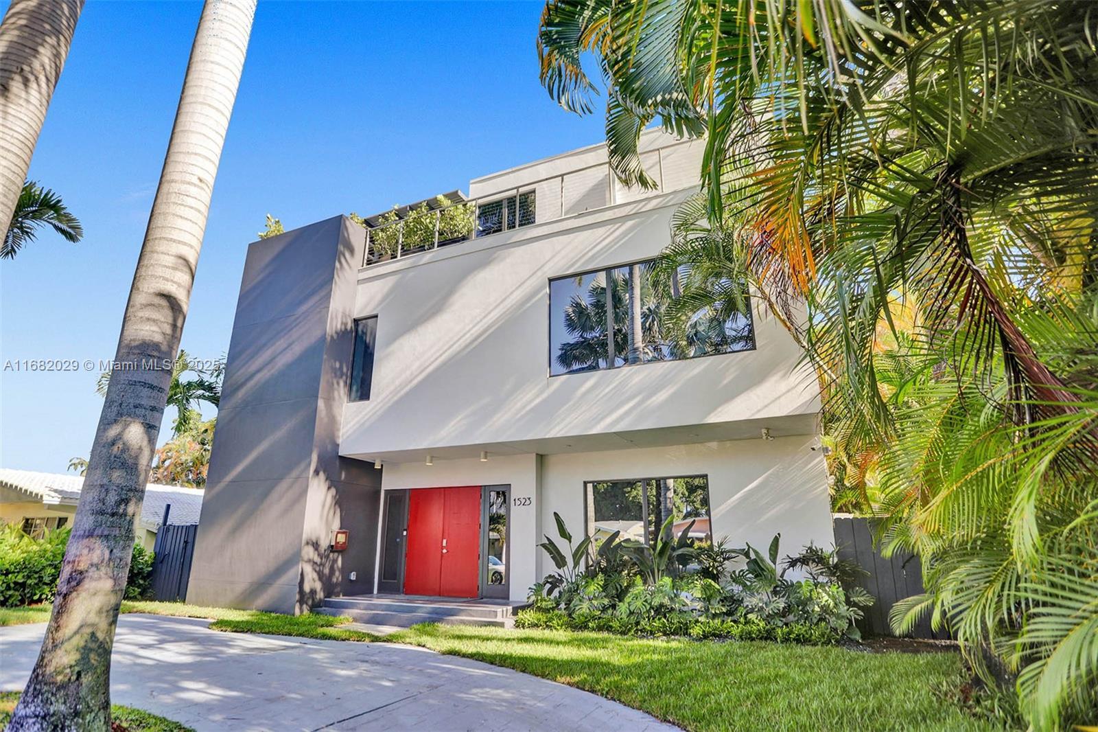 1523 Grant St, Hollywood FL 33020 photo 3