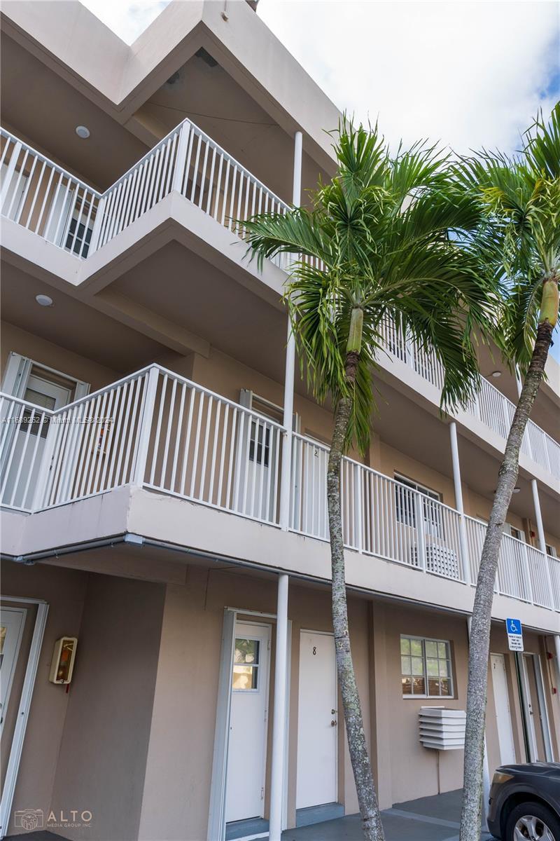 6580 Santona St # A8, Coral Gables FL 33146 photo 2
