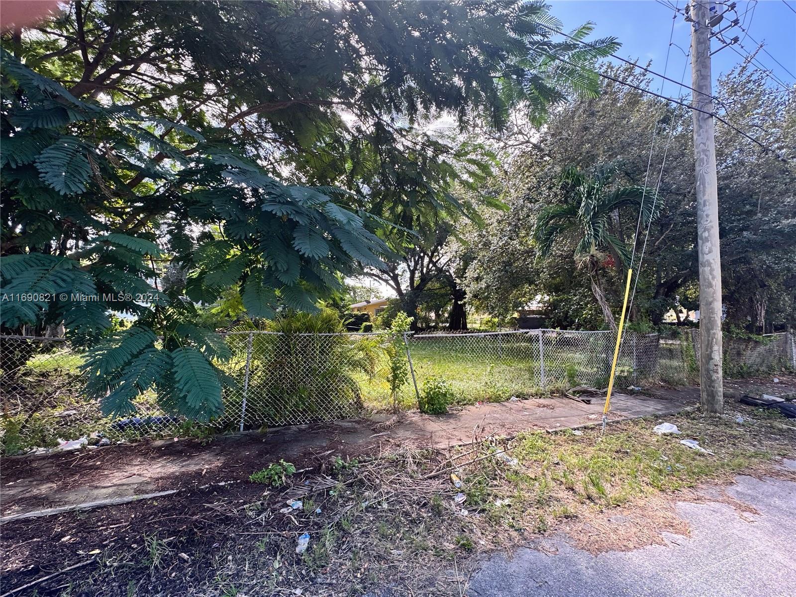 2771 NW 44th St, Miami FL 33142 photo 3