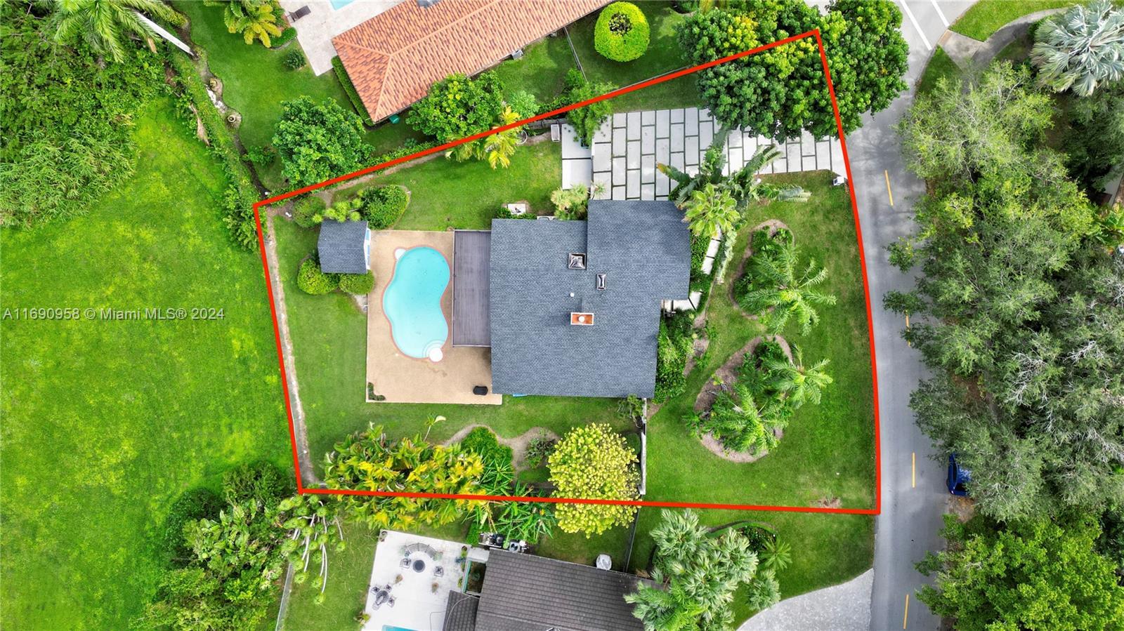 12801 S Calusa Club Dr, Miami FL 33186