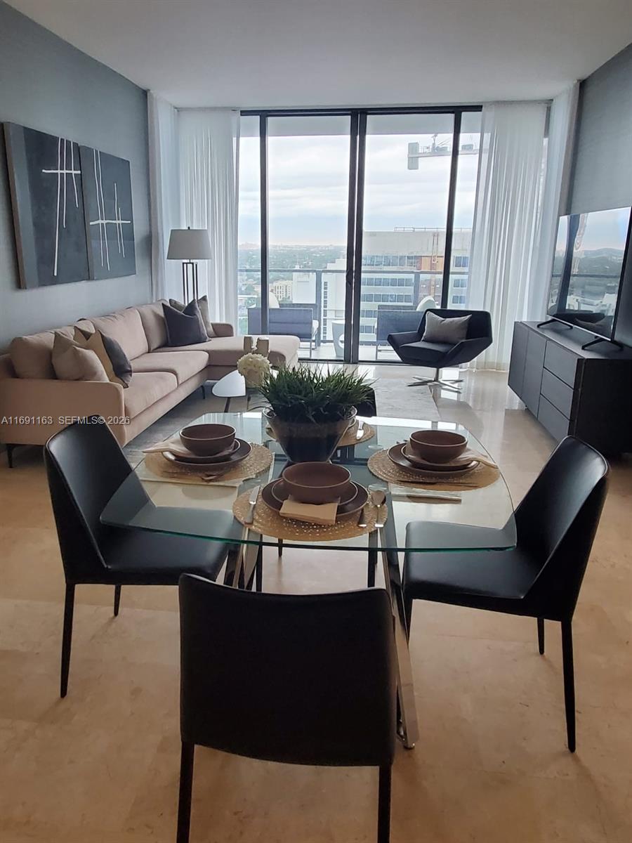 88 SW 7th St # 2004, Miami FL 33130
