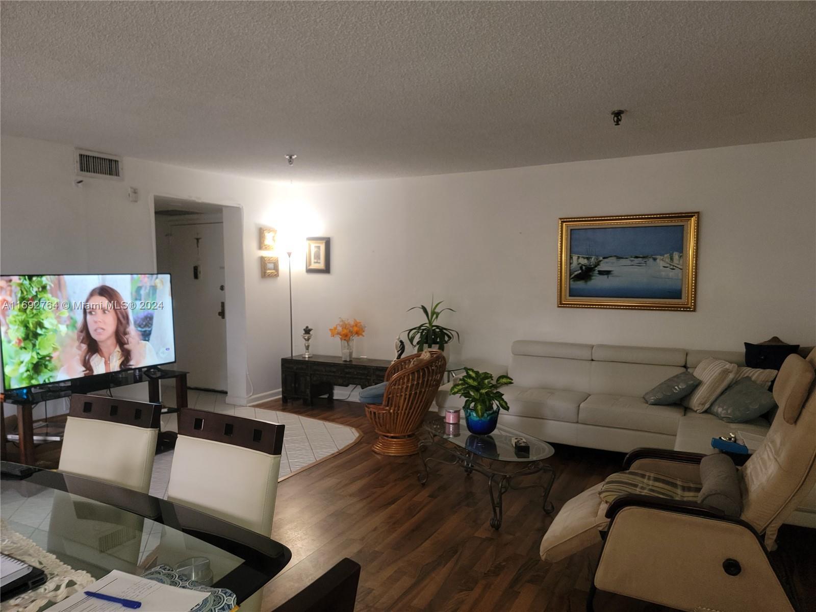 671 NE 195 St, Miami FL 33179 photo 4