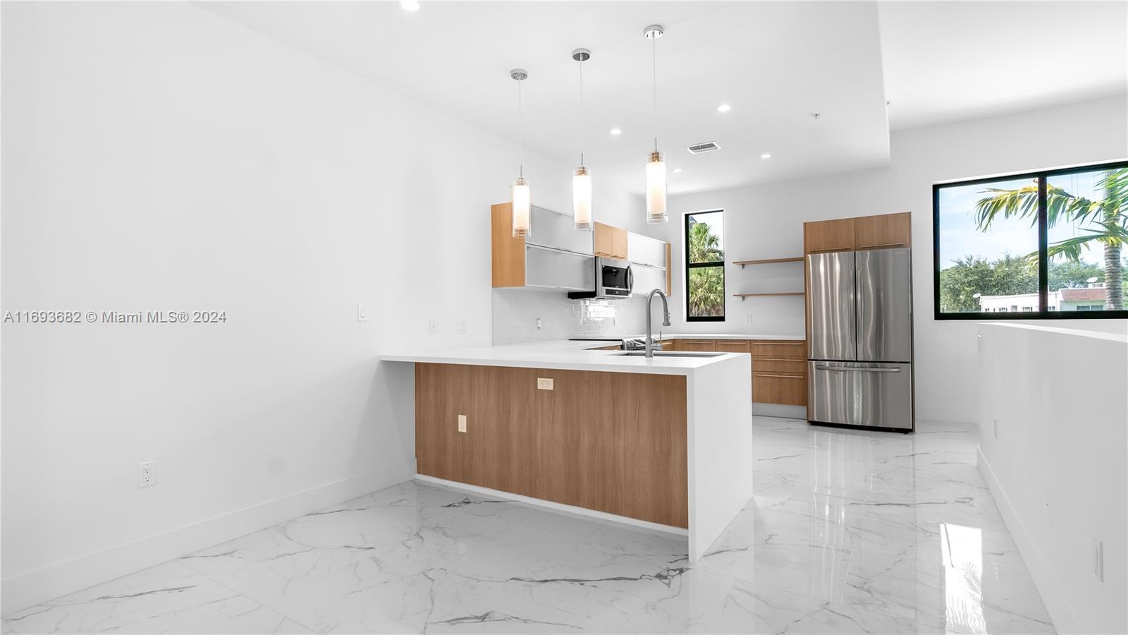 540 SE 1st Cir, Pompano Beach FL 33060 photo 2