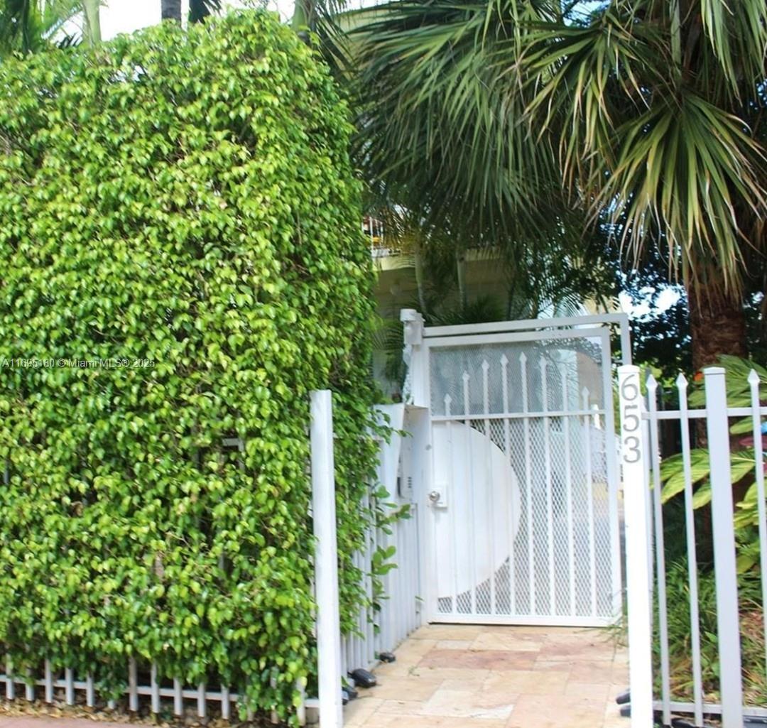 653 Michigan Ave # 4, Miami Beach FL 33139 photo 2