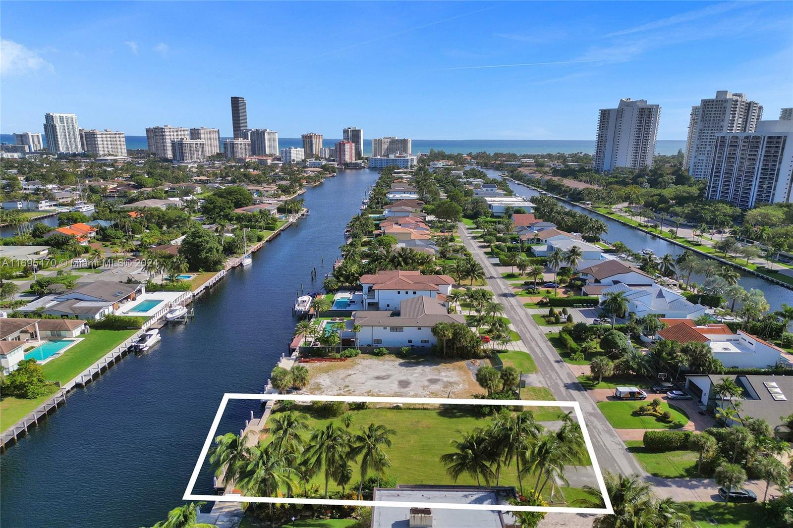 466 Holiday Dr, Hallandale Beach FL 33009 photo 3