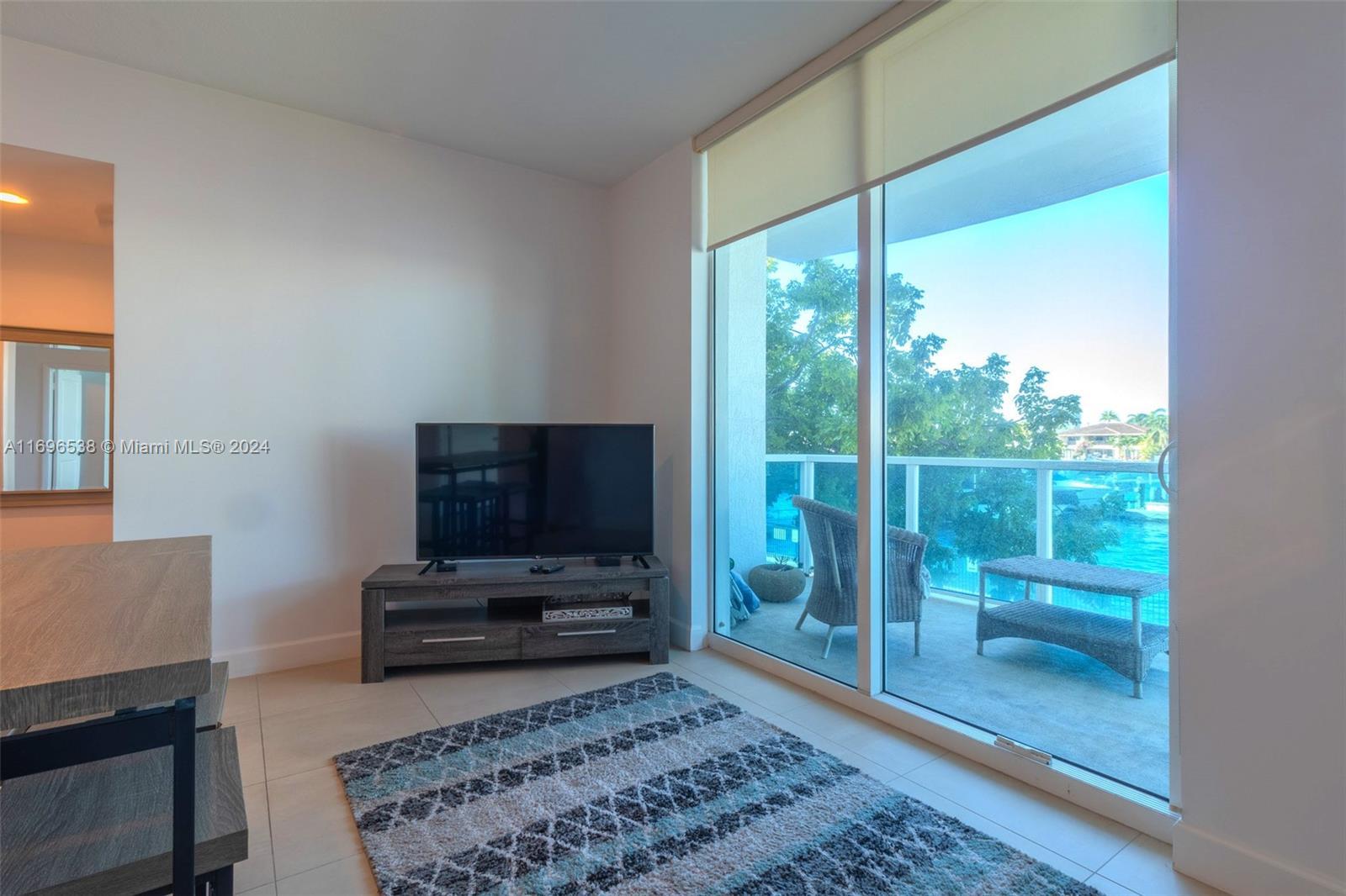 1945 S Ocean Dr # M5, Hallandale Beach FL 33009 photo 2