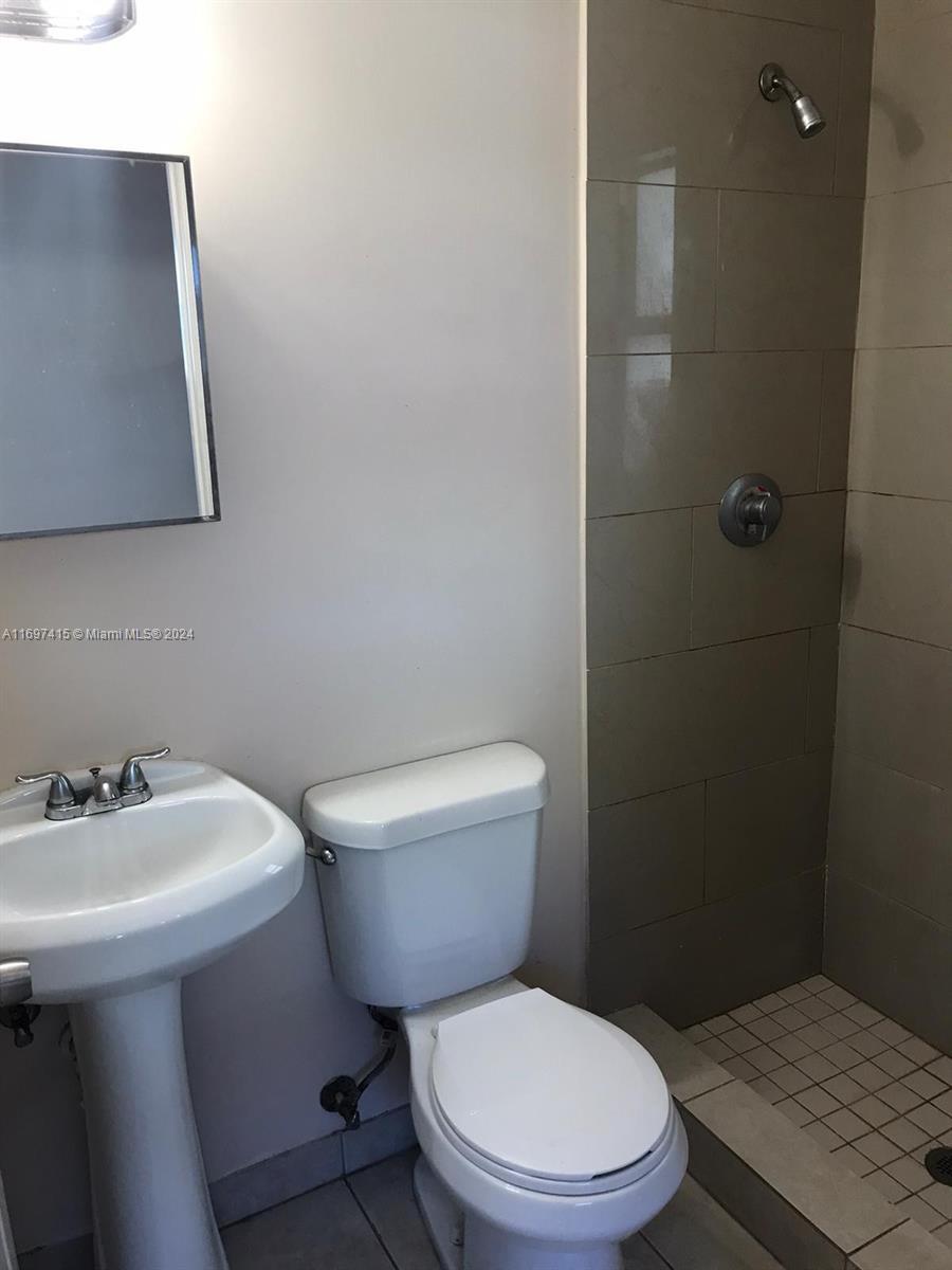 223 NW 12th St # 22, Miami FL 33136 photo 2