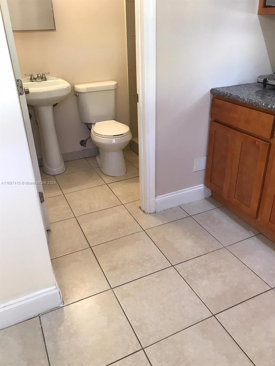 223 NW 12th St # 22, Miami FL 33136 photo 4