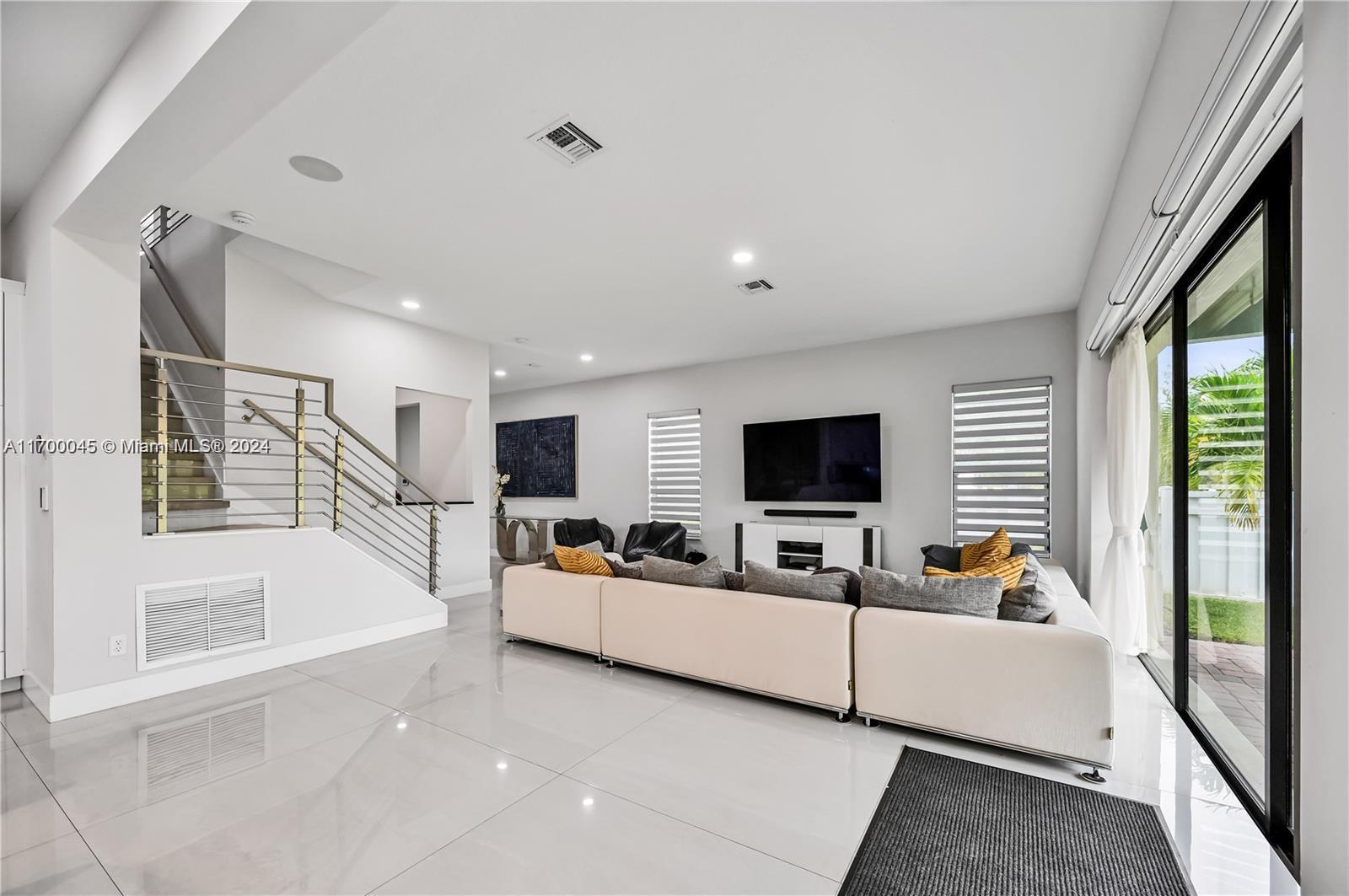 8645 NW 39th, Coral Springs FL 33065 photo 4