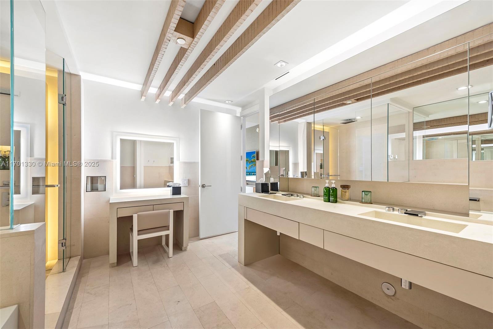 102 24th St # 1718, Miami Beach FL 33139 photo 4
