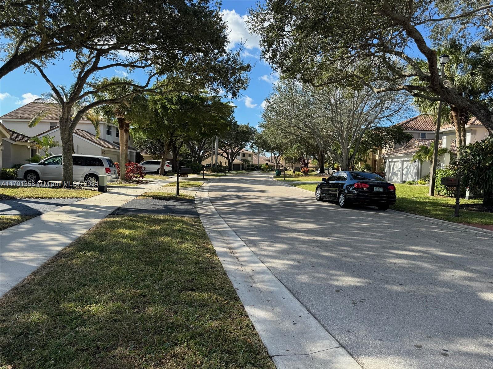 7440 NW 65th Ln, Parkland FL 33067 photo 3
