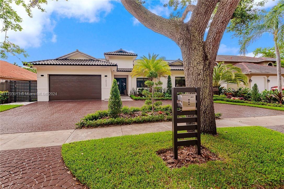 16522 NW 82nd Pl, Miami Lakes FL 33016 photo 2