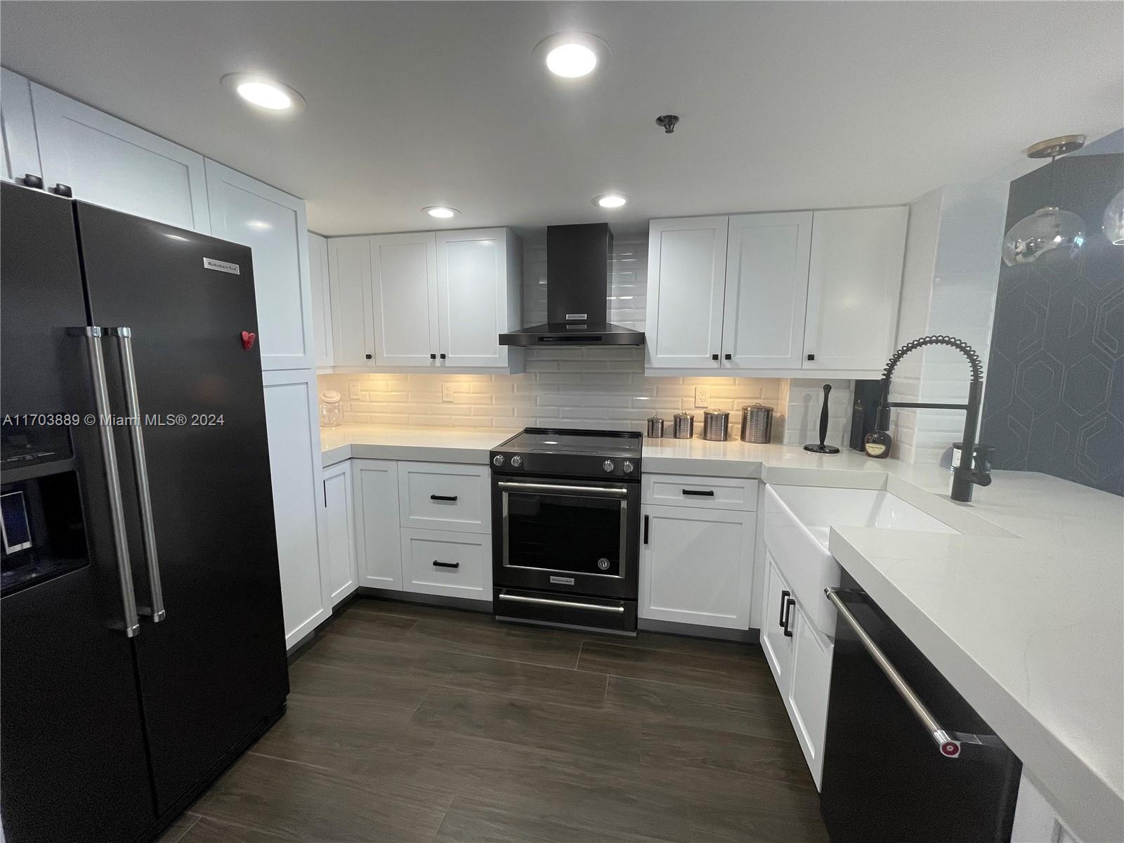 2555 Collins Ave # 1409, Miami Beach FL 33140 photo 2
