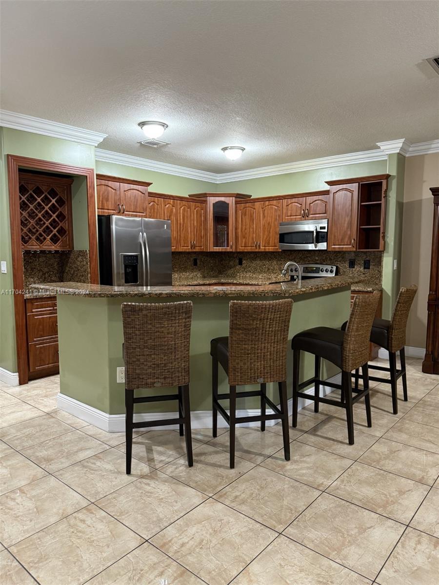13601 NW 10th St, Miami FL 33182 photo 2