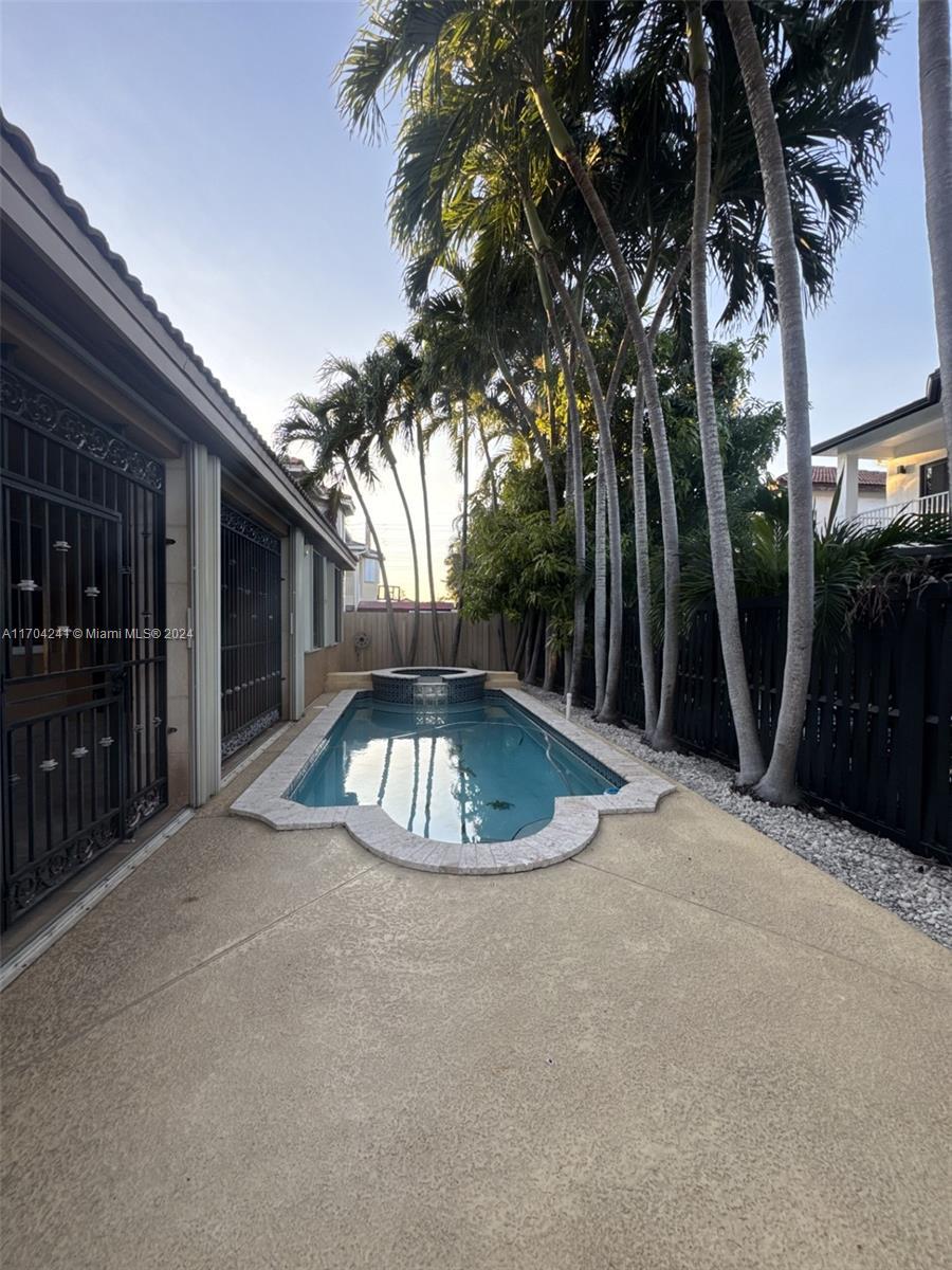 13601 NW 10th St, Miami FL 33182 photo 5