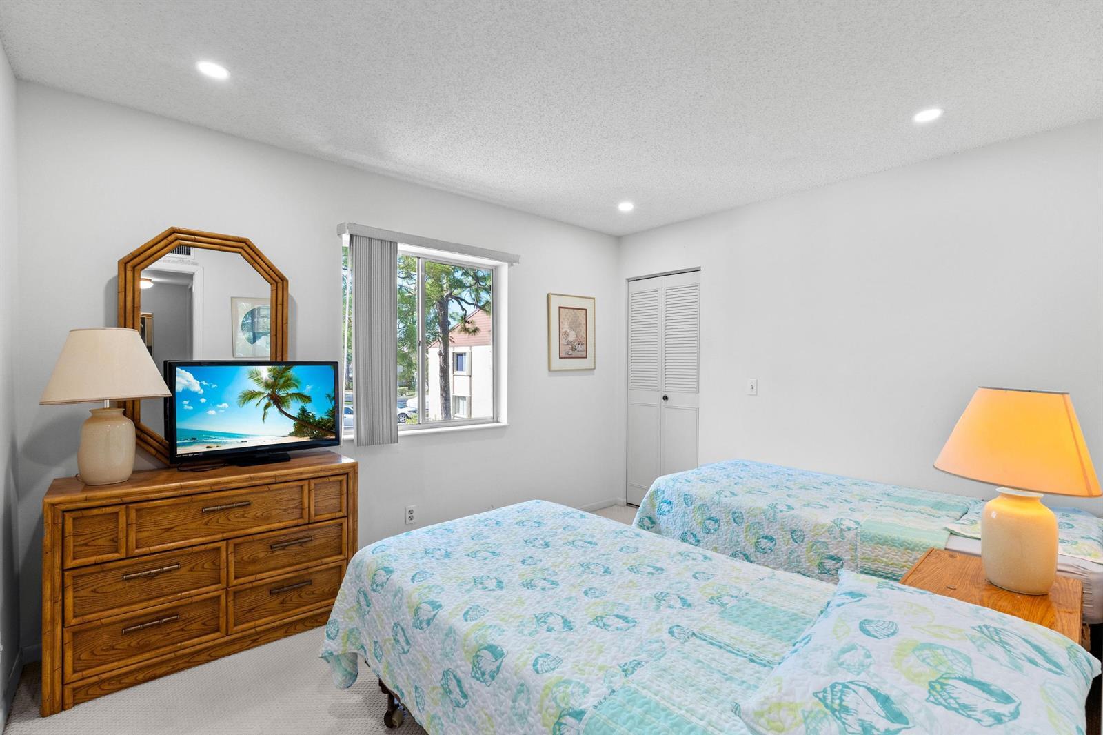 230 Pine Hov Circle # 2, FL 33463 photo 4