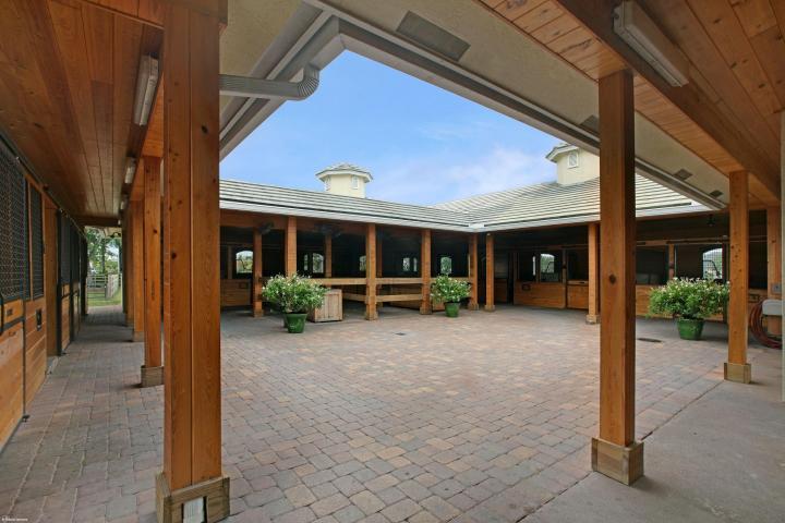 2705 Appaloosa Trail, Wellington FL 33414 photo 3