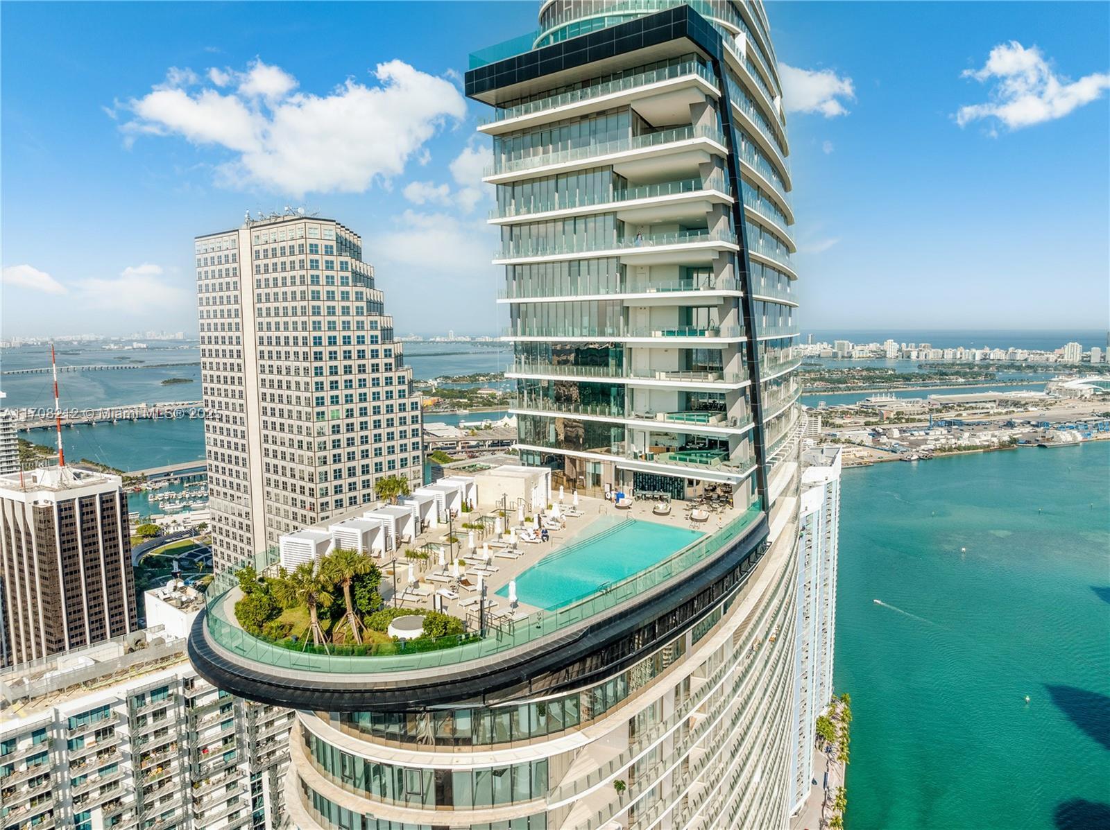 300 Biscayne Blvd Way # 4601, Miami FL 33131 photo 2