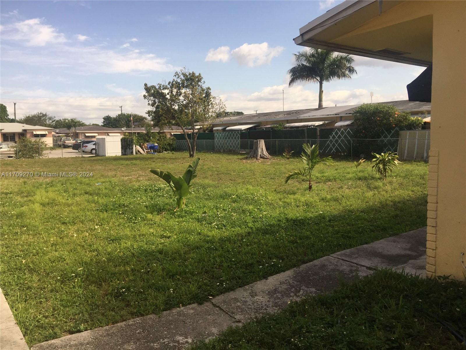 2456 Lincoln St, Hollywood FL 33020 photo 2