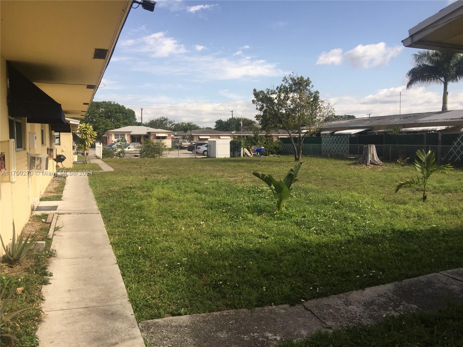 2456 Lincoln St, Hollywood FL 33020