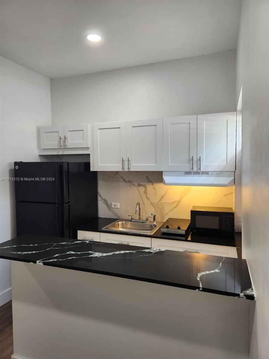 520 E 44th St # 1E, Hialeah FL 33013 photo 2