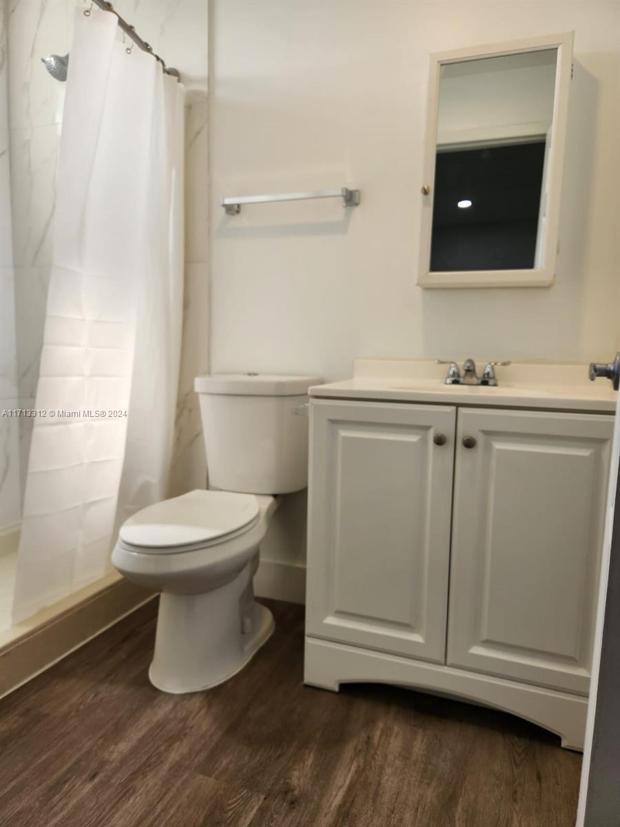 520 E 44th St # 1E, Hialeah FL 33013 photo 4