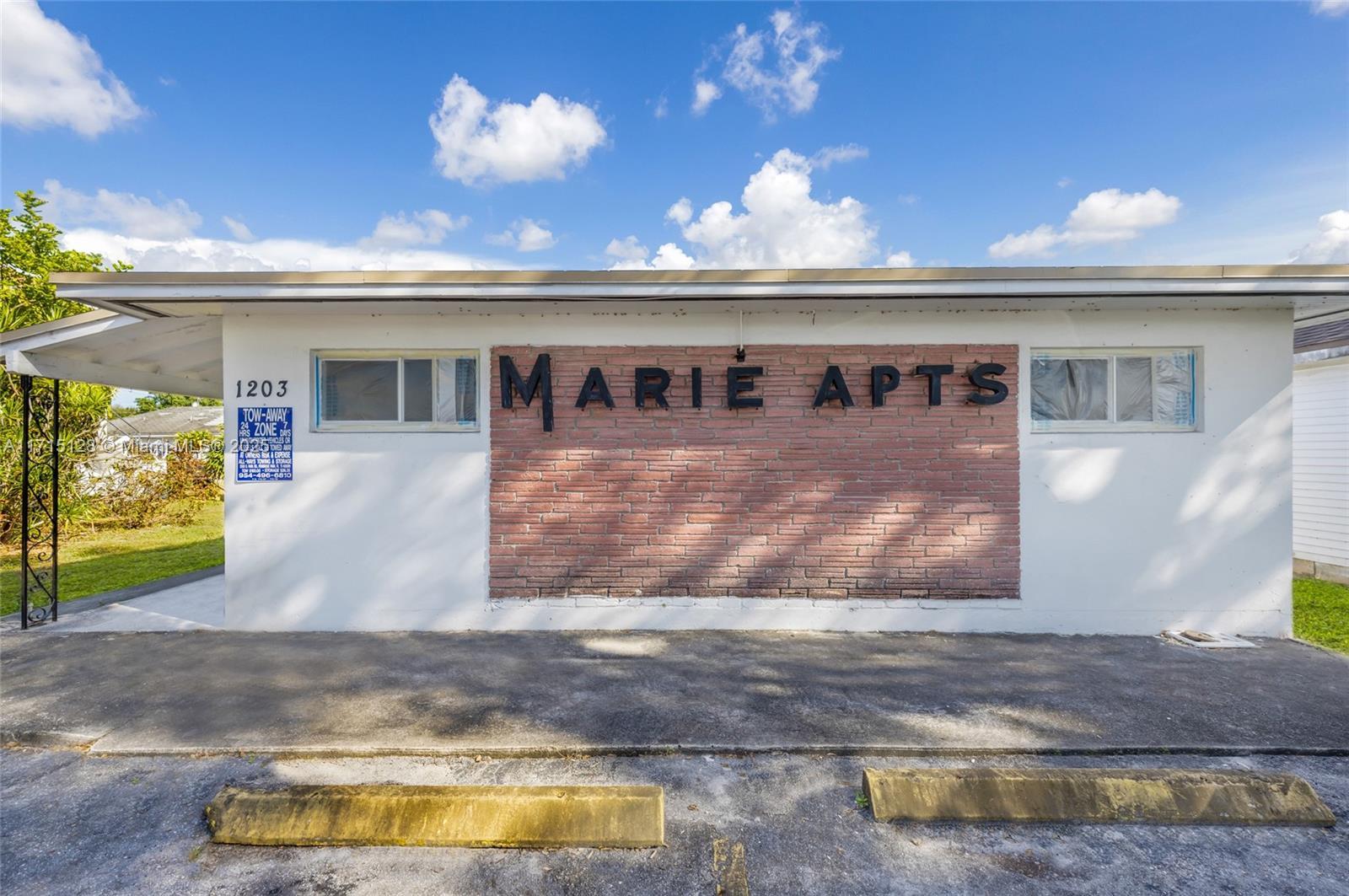 1203 N 17th Ct, Hollywood FL 33020 photo 2