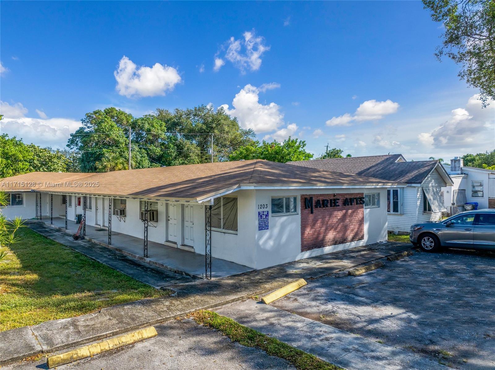 1203 N 17th Ct, Hollywood FL 33020 photo 3