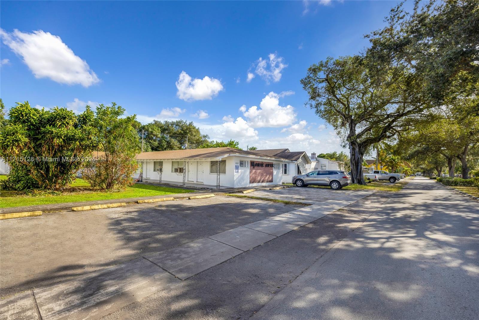 1203 N 17th Ct, Hollywood FL 33020 photo 5
