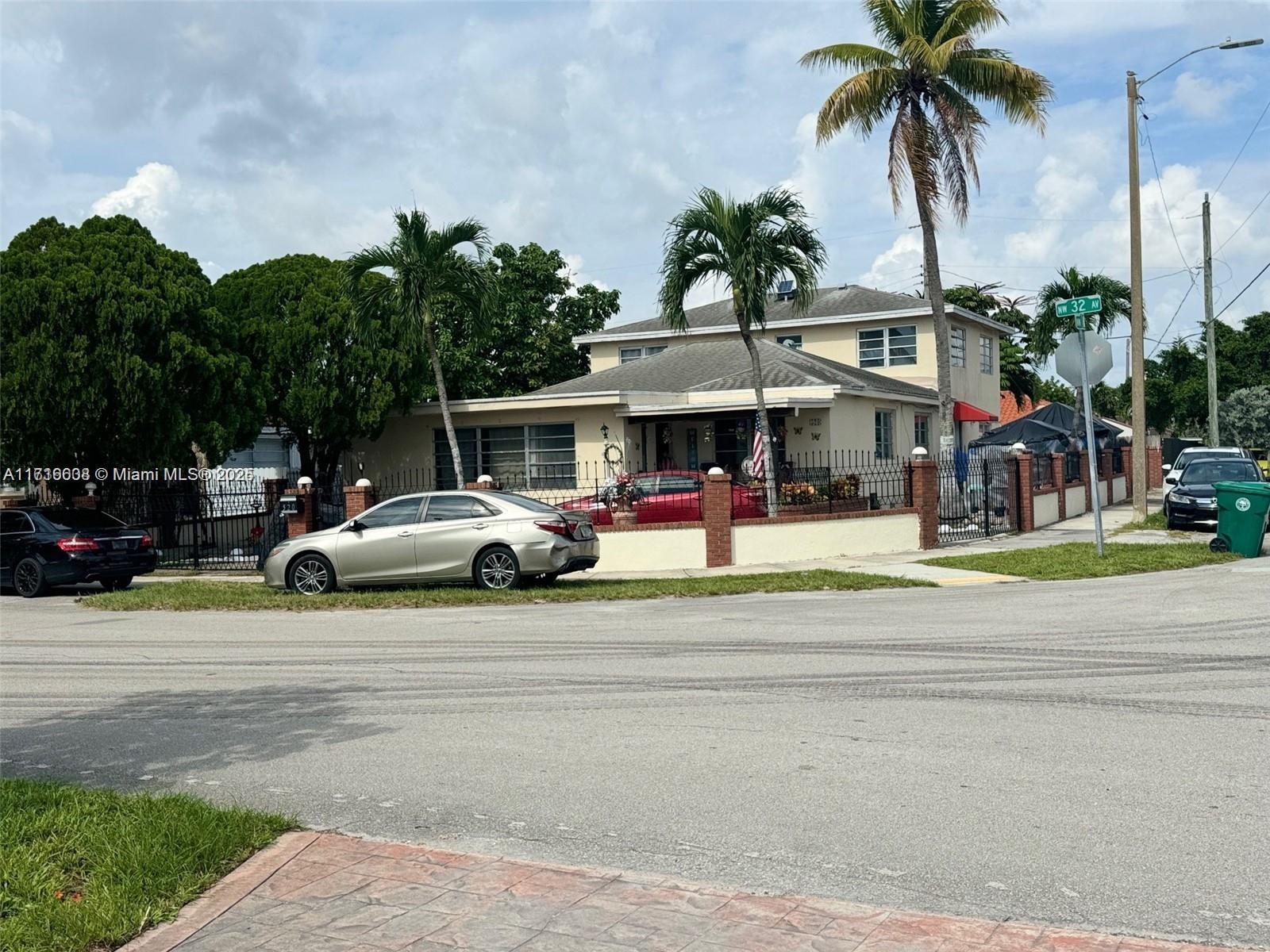 520 NW 32nd Ave, Miami FL 33125 photo 2
