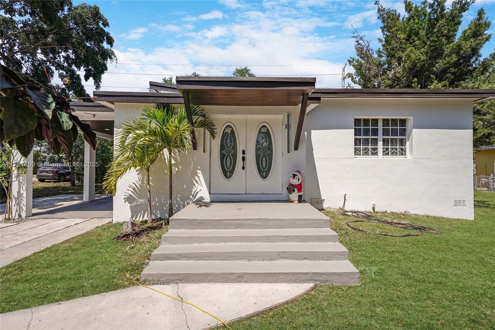 571 Raven Ave, Miami Springs FL 33166 photo 2