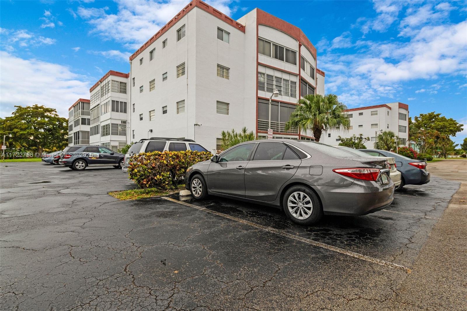 4000 NW 44th Ave # 205, Lauderdale Lakes FL 33319 photo 2