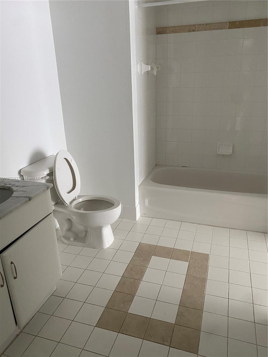 1200 Brickell Bay Dr # 2007, Miami FL 33131 photo 3