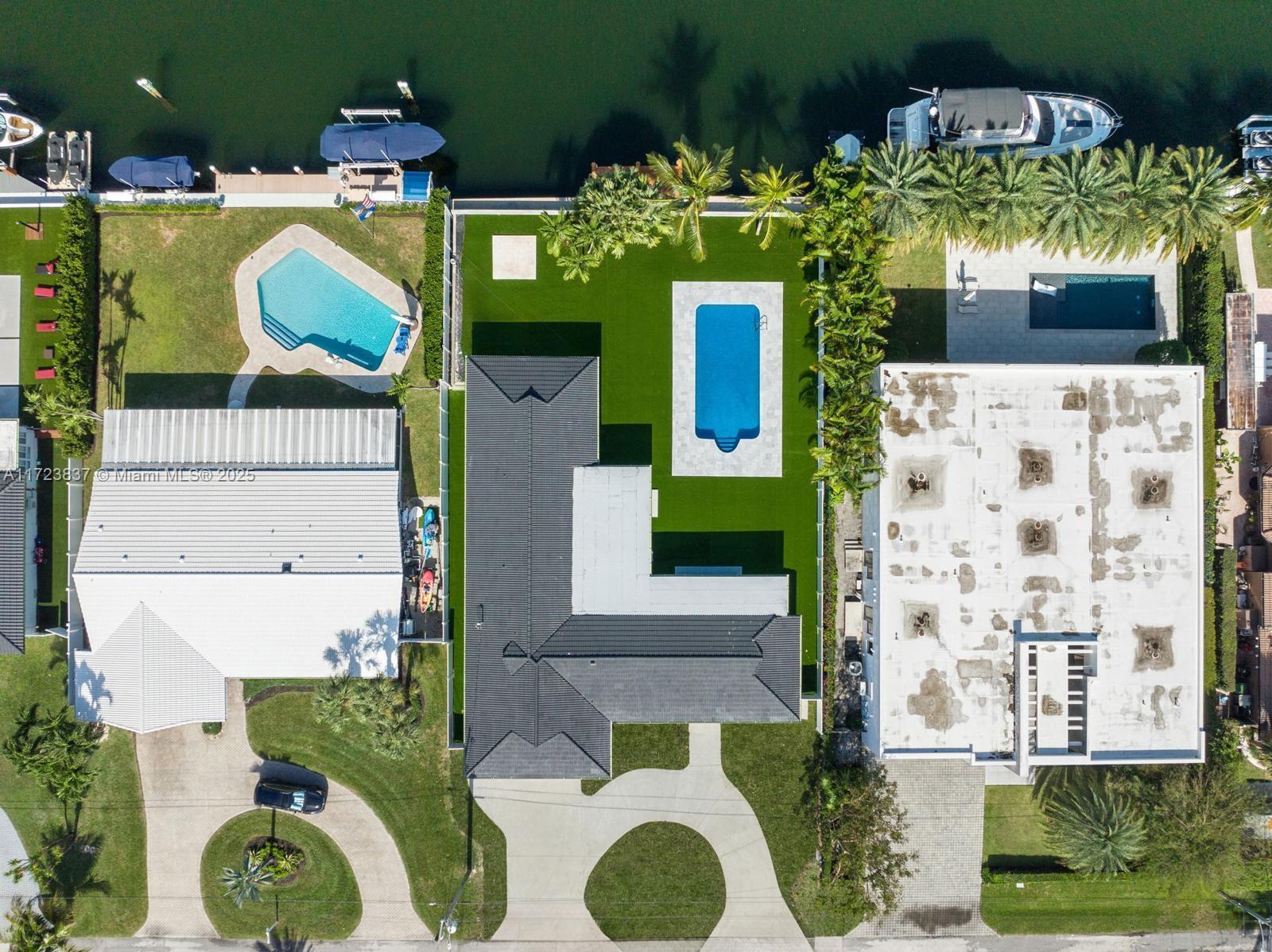 430 Tamarind Dr, Hallandale Beach FL 33009 photo 3
