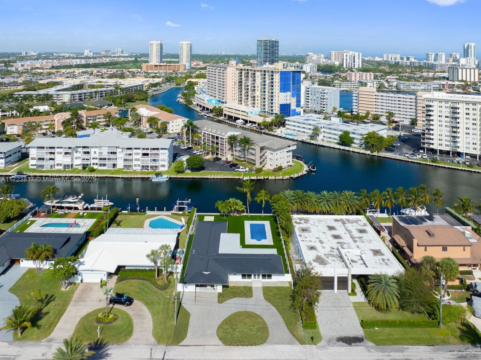 430 Tamarind Dr, Hallandale Beach FL 33009 photo 4