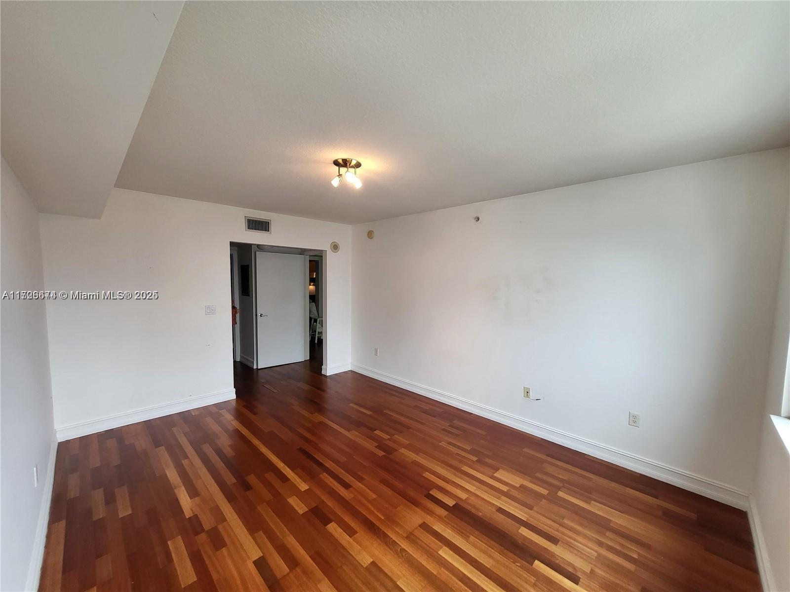 31 SE 5th St # 2409, Miami FL 33131 photo 5