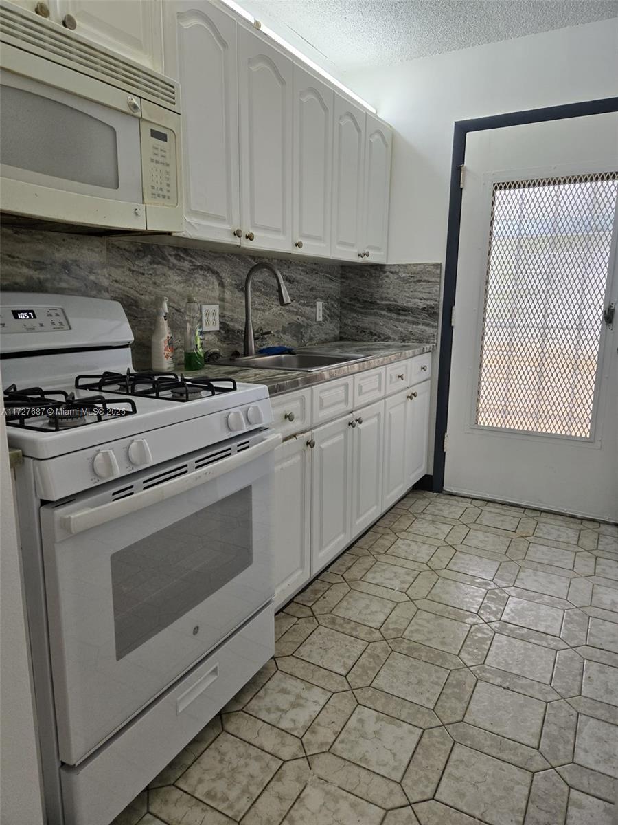 160 NE 203rd Ter # 18, Miami Gardens FL 33179 photo 2
