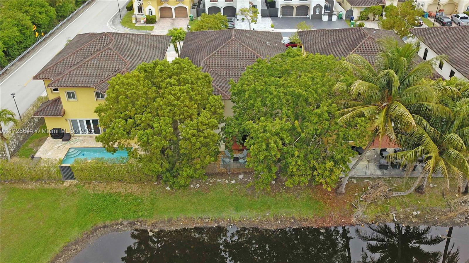 15666 SW 13th Ter, Miami FL 33194 photo 5