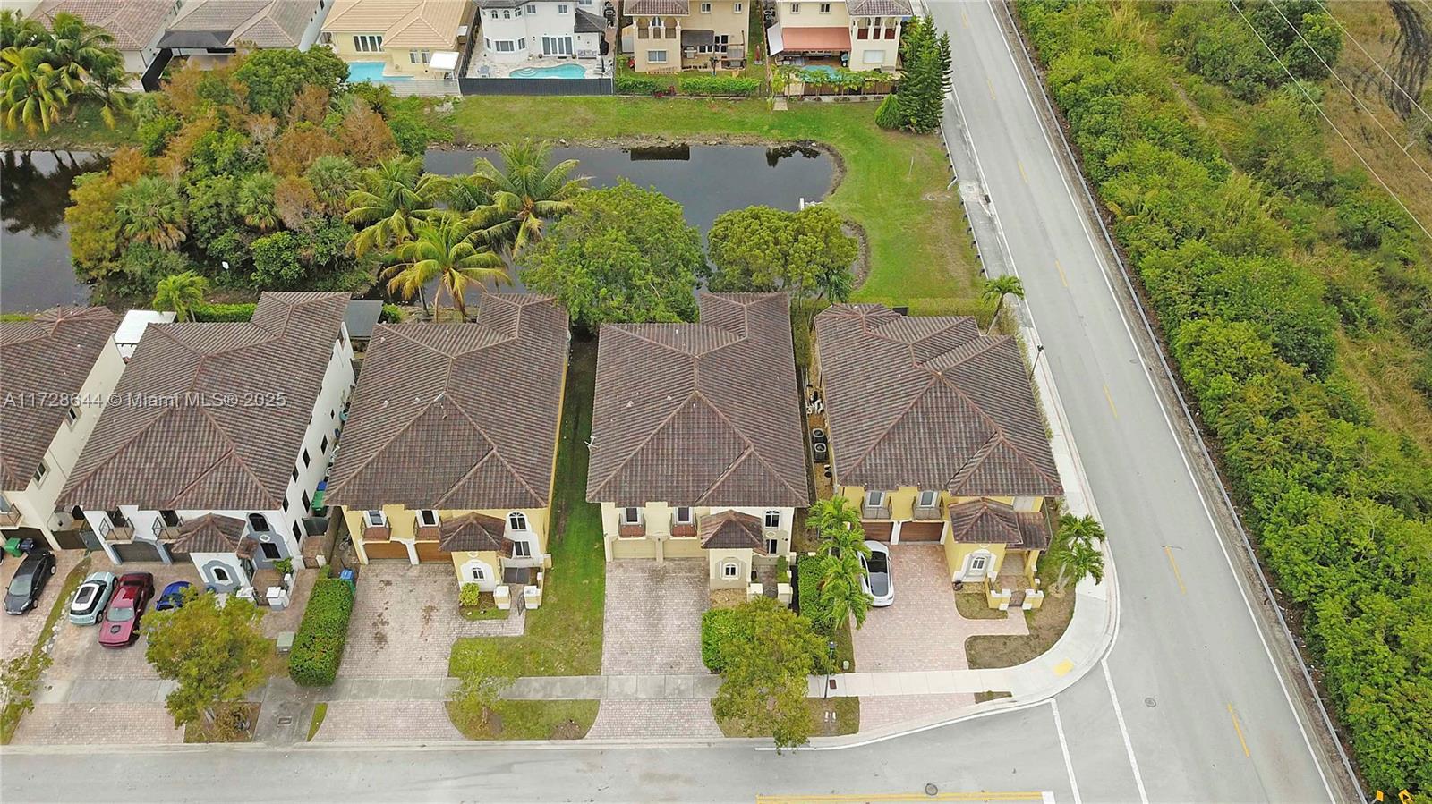 15666 SW 13th Ter, Miami FL 33194 photo 4
