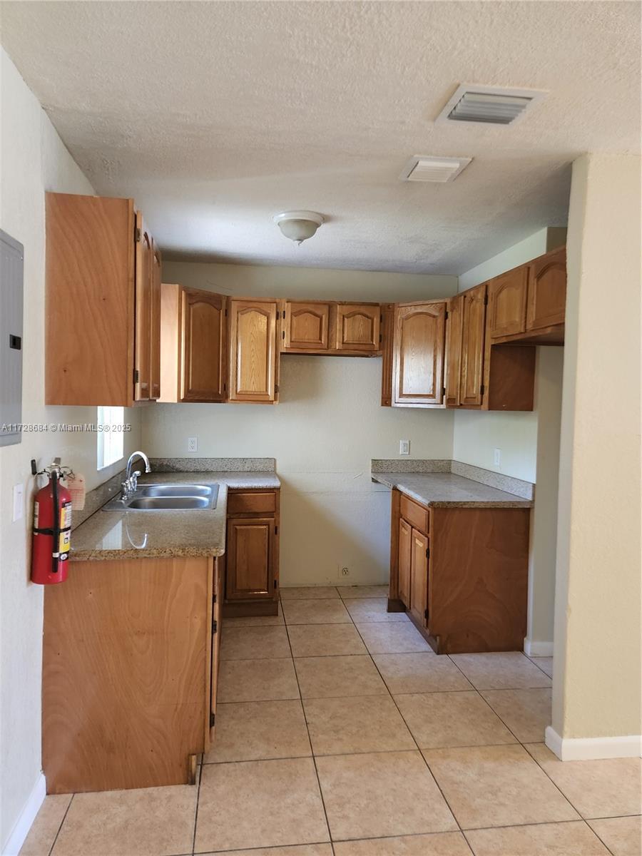 3431 NW 171st Ter, Miami Gardens FL 33056 photo 4