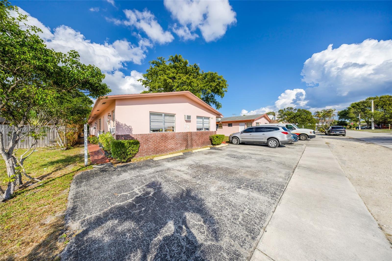 1917 Grant St, Hollywood FL 33020 photo 4