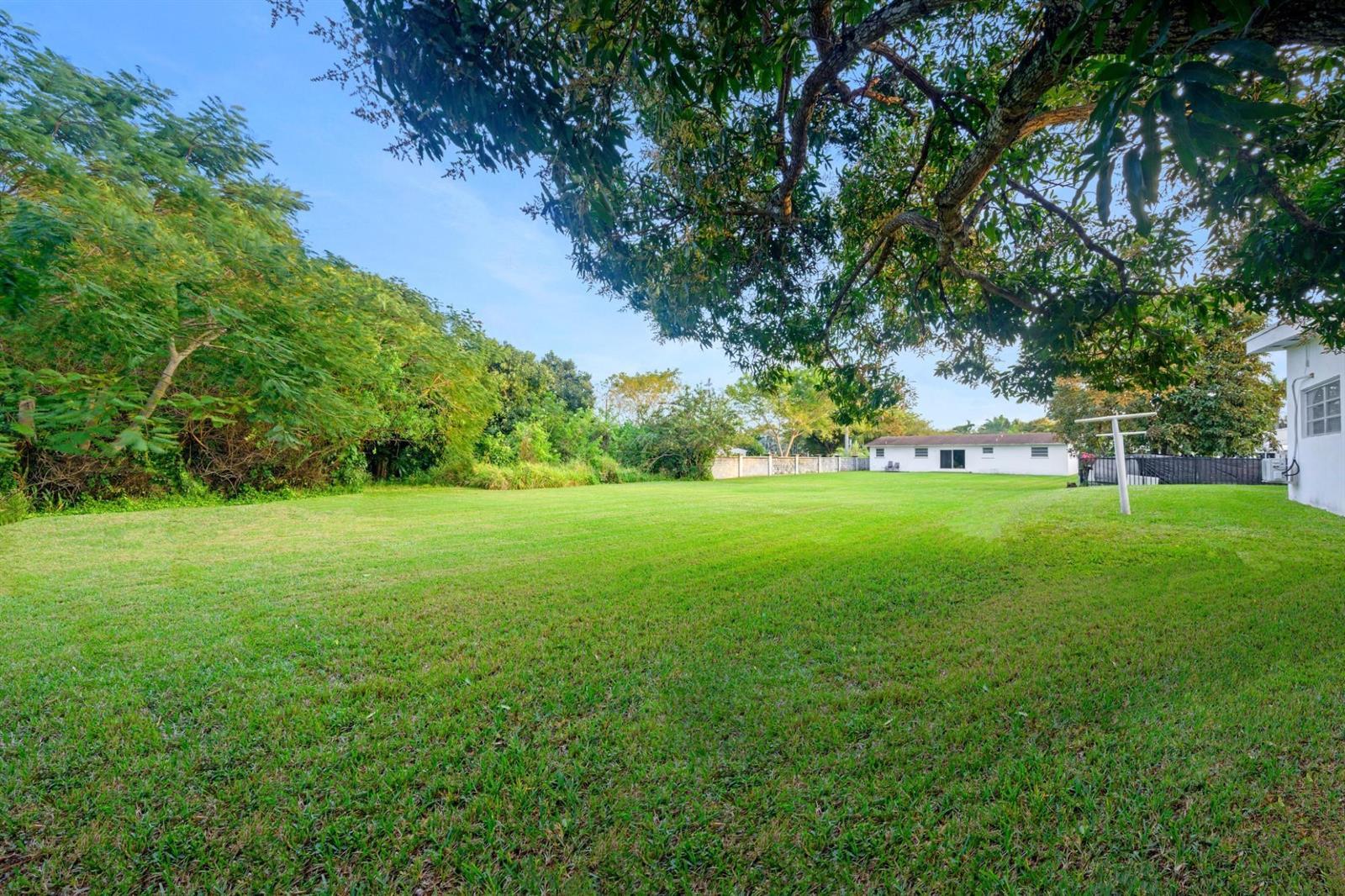 13945 N Miami Avenue, Miami FL 33168 photo 2